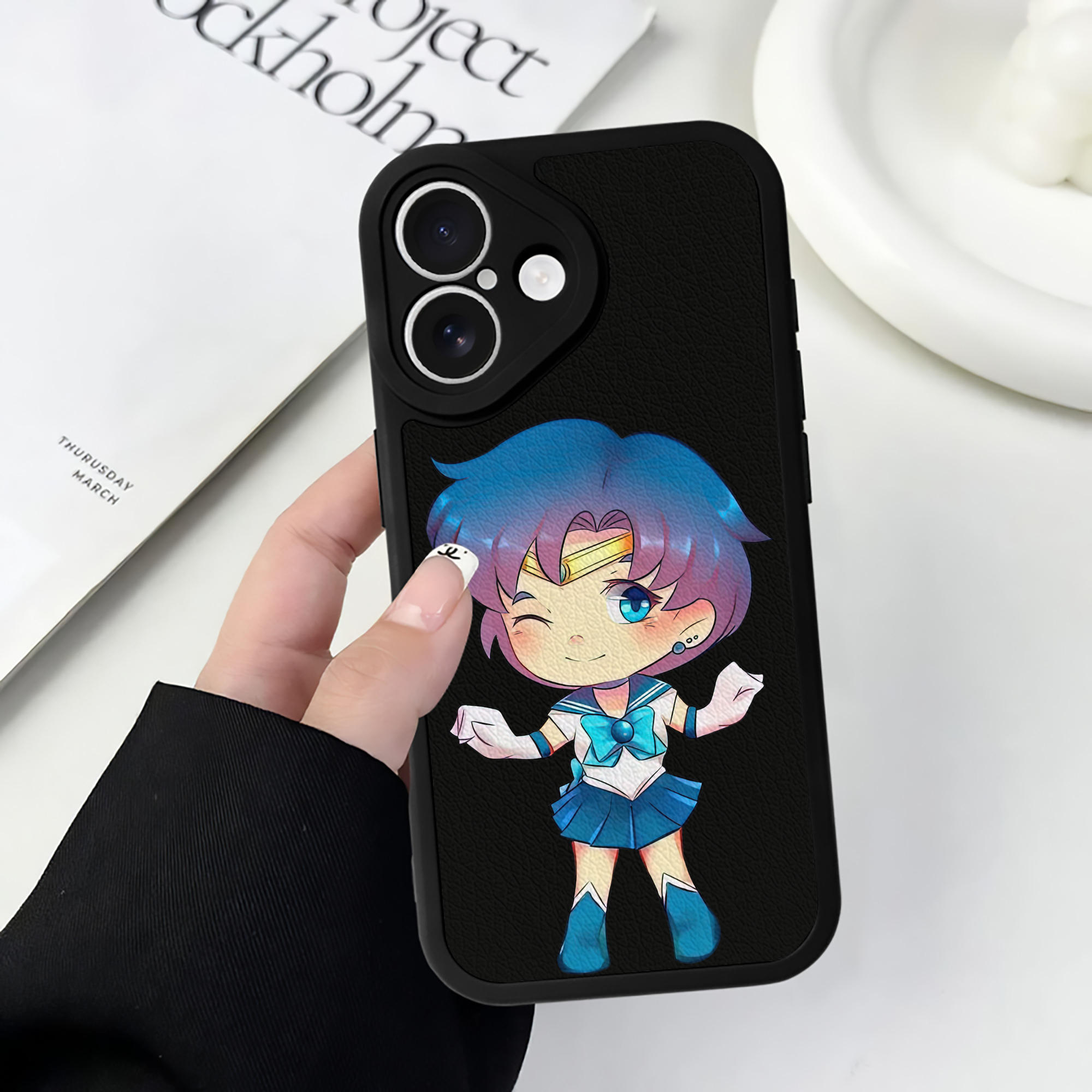 （画像用） 美少女戦士セーラームーン 水野 亜美 みずの あみ Sailor Moon Mizuno Ami 【iPhone 16シリーズ対応】シリコンスマホケース（レザー調） 材質：シリコン